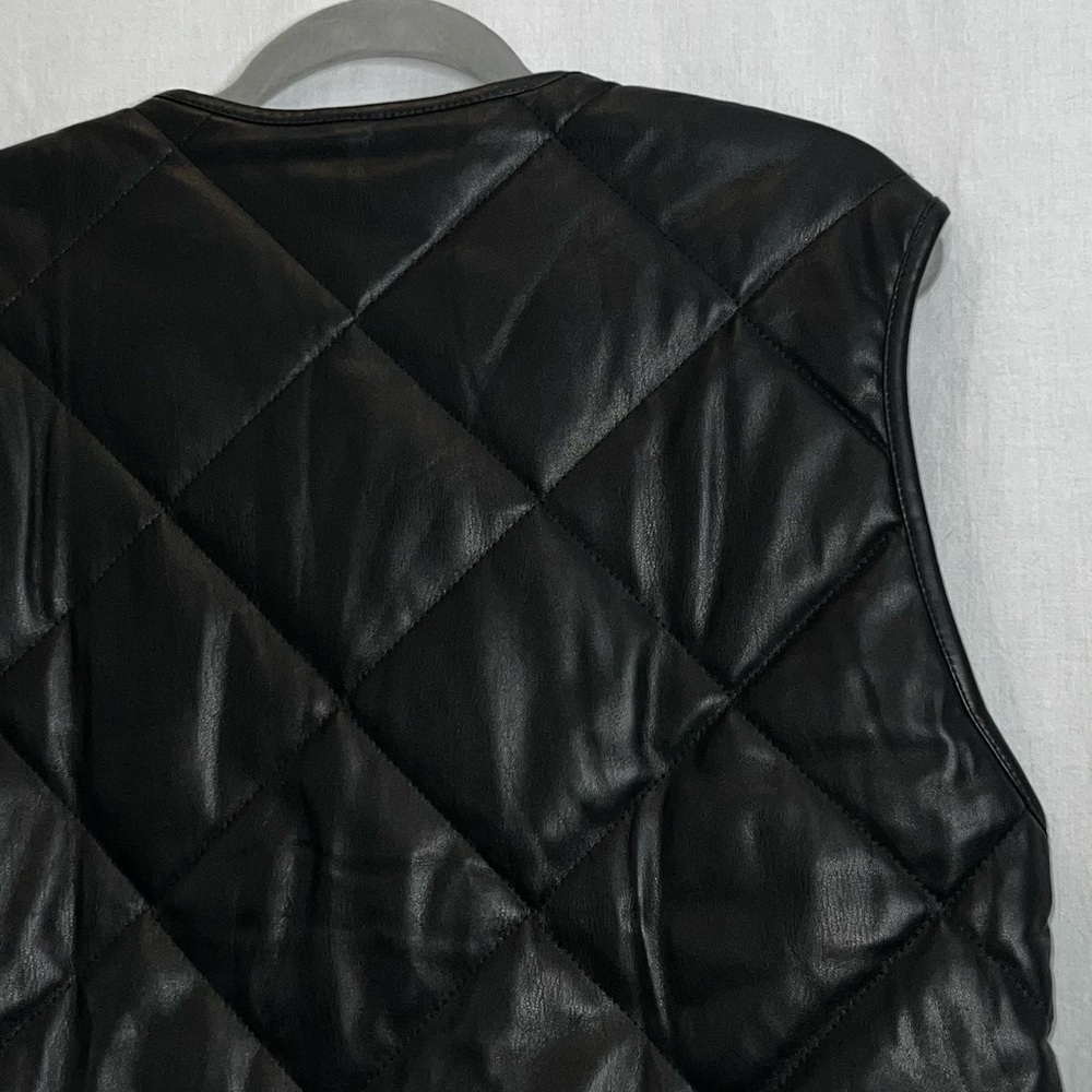 Black Mango Quilted leather vest with pockets and side slits - Picture 10 of 14